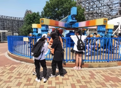 美华学校UIA欢乐谷之行3.jpg