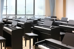 湖州市南太湖双语学校电子钢琴房
