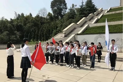 学生们一起庄严宣誓