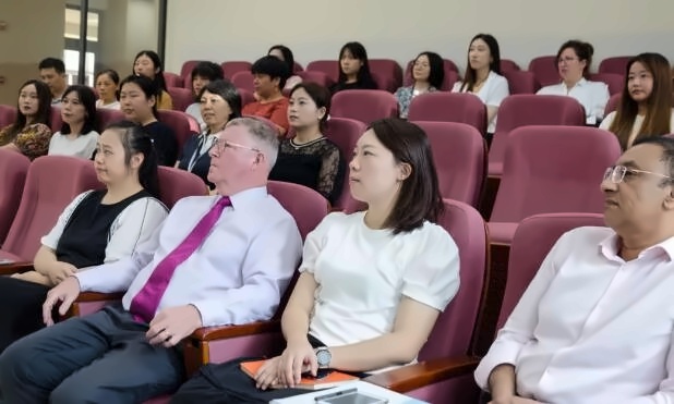 成都沃顿公学教师实训.jpg