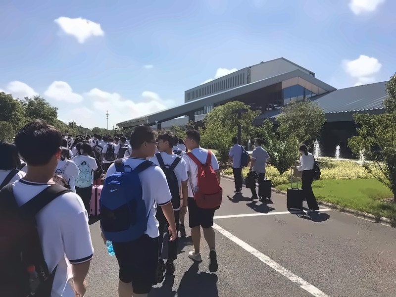 上海枫叶国际学校高一新生国防素质教育正式开启.jpg