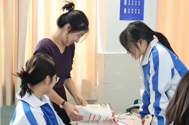 成都石室天府中学国际部A-Level课程1.jpg