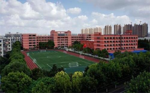 田家炳中学操场