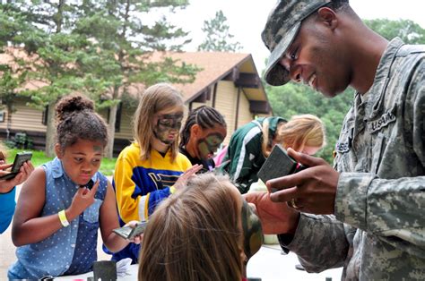 儿童军事冬令营