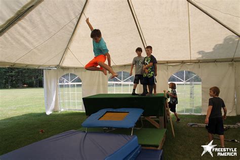 青少年军事拓展冬令营