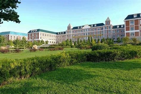 大连枫叶外籍人员子女学校招生简章
