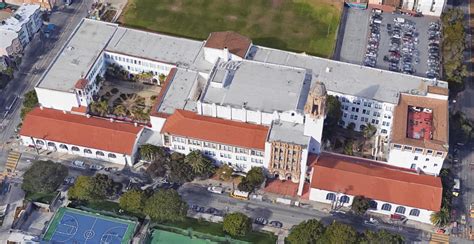 高云地利教会中学课程设置