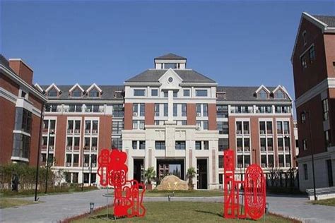 詹尼森公立高中（上海）中心课程设置