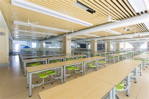 中加枫华国际学校有超棒的马术课和教练