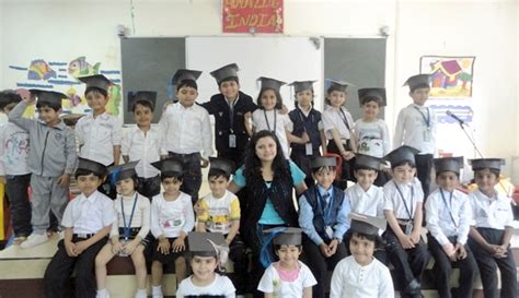 中加枫华国际学校举行2017届高中学生毕业典礼