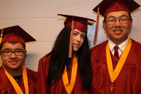 中加枫华国际学校高中部毕业典礼隆重举行