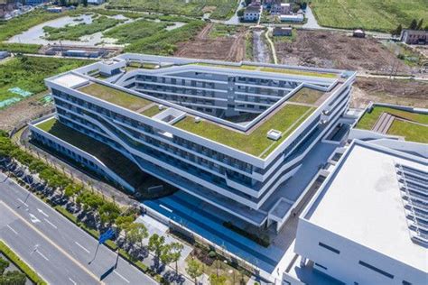 上海市田家炳中学学费是多少