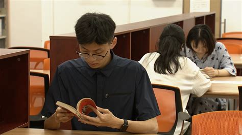 上海外国语大学开设的美国本科留学预科项目有