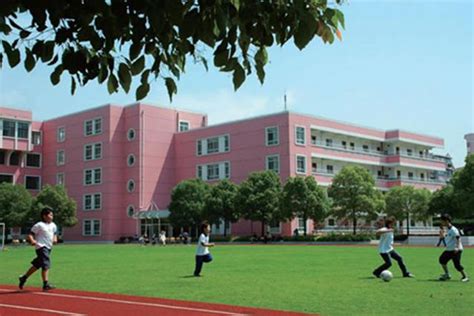 上海铭远双语高级中学学校环境好不好?设施怎么样?