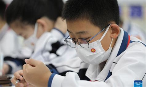 七中国际部学生已沉浸在教室美化创作之中