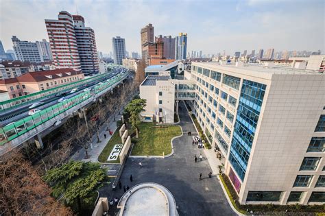 上海民办东鼎外国语学校剑桥双语部小学课程招生简章