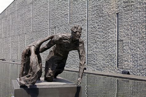 南京二级建造师 多少钱一年