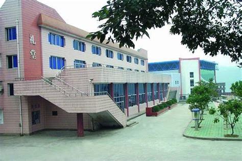 重庆高中复读学校费用一年多少