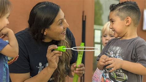 文山哪里培训母婴护理师考证学技能正规机构月嫂培训班多少钱