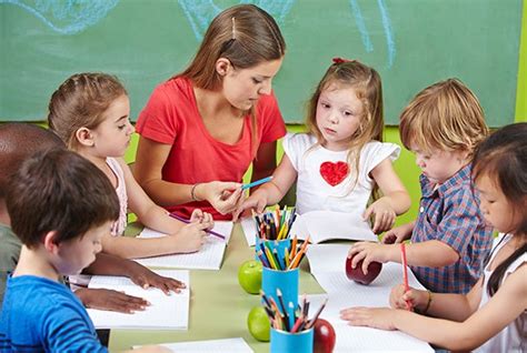 文山哪里培训母婴护理师考证学技能正规机构月嫂培训班多少钱