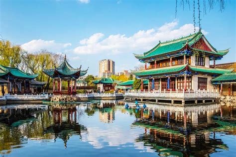 昆明美容师培训学多久-实用易学就到星月嫂之家