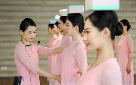 【杭州青少年礼仪培训】