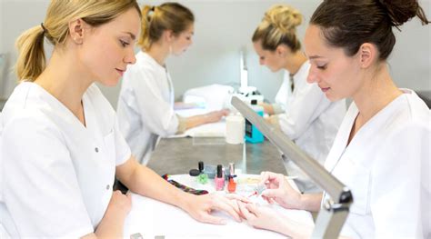 石家庄化妆美甲师培训