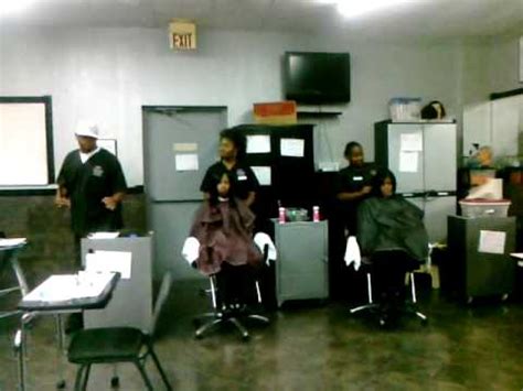 河东区美容师报班费用