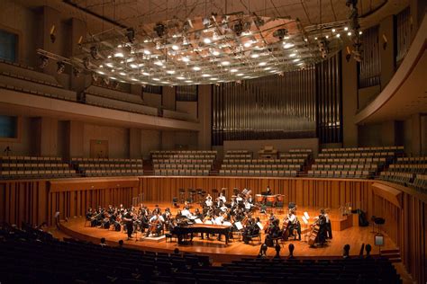 国图音乐厅—北京魔术班