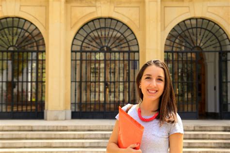 申请加拿大名校至少要有哪些条件