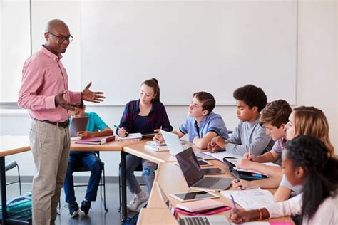 加拿大高中留学：读高中还是读预科