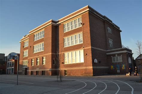 加拿大留学读高中应该选择BC省还是安省？