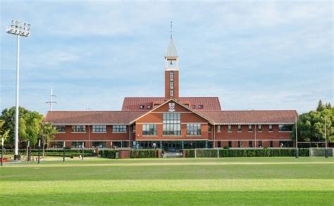 上海德威英国国际学校(浦东新)小学中英双语课程