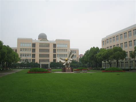 上海田家炳中学高中部