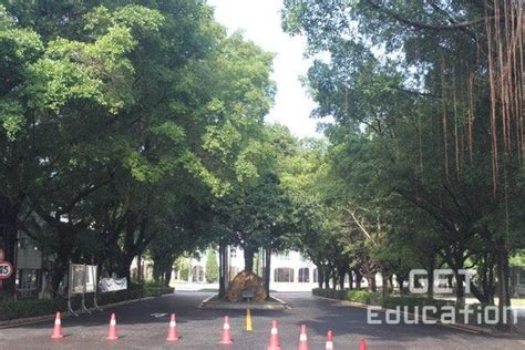 顺迈华美外国语学校国际高中课程