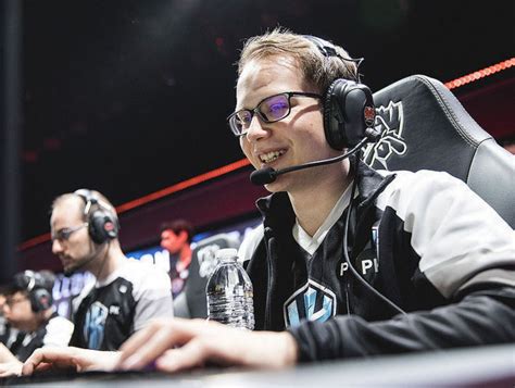 EDG电子竞技俱乐部电竞视频节目策划与制作课程