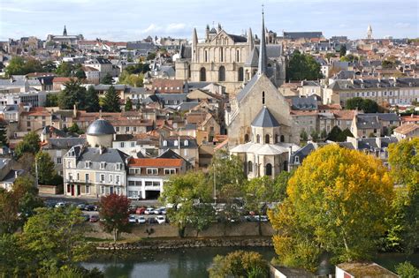 法国留学普瓦捷大学申请条件