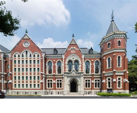 日本西日本工业大学是一所私立大学