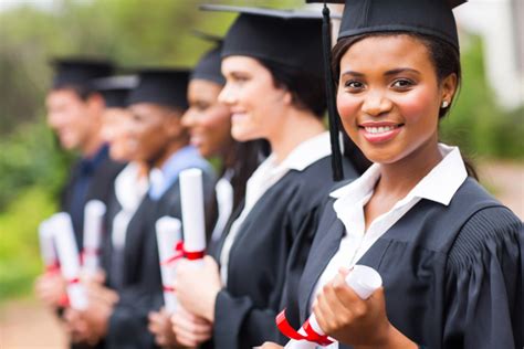 日本爱国学园大学是一所私立学校