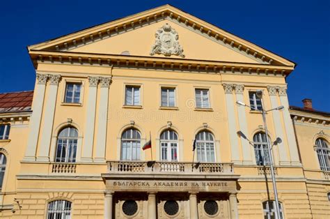 保加利亚斯维什托夫经济科学院是综合性大学