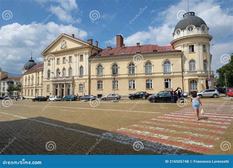 保加利亚斯维什托夫经济科学院是综合性大学