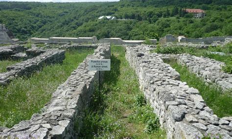 保加利亚留学 舒门大学的院校设置