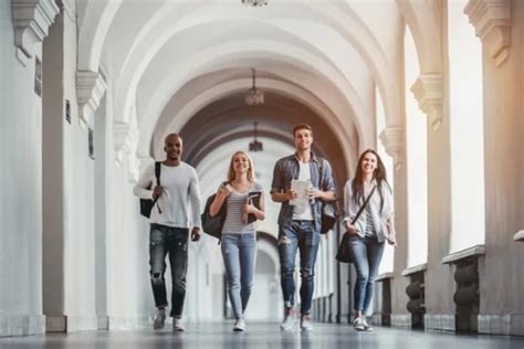 保加利亚留学 保加利亚高等教育的办学体制