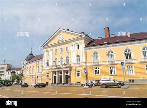 保加利亚斯维什托夫经济科学院是综合性大学