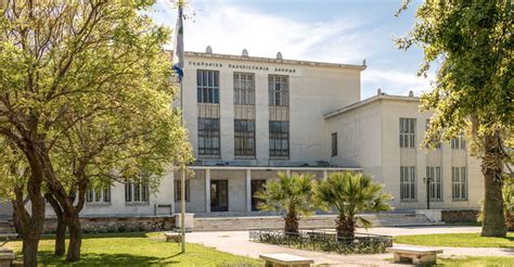 希腊雅典派迪昂政治经济大学设有7个独立的系别