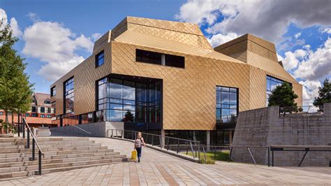 英国伍斯特大学是一所公立大学