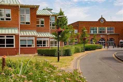 英国留学名校推荐 伍斯特大学商学院