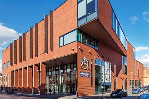 英國留學(xué) 伯明翰大學(xué)學(xué)院帶薪實習(xí)課程介紹