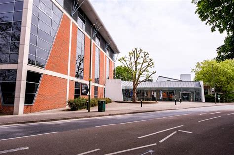 英国创意艺术大学时装及室内装饰纺织品专业概况