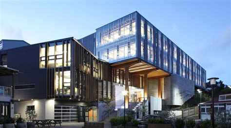 英国留学 创意艺术大学是一所艺术学院